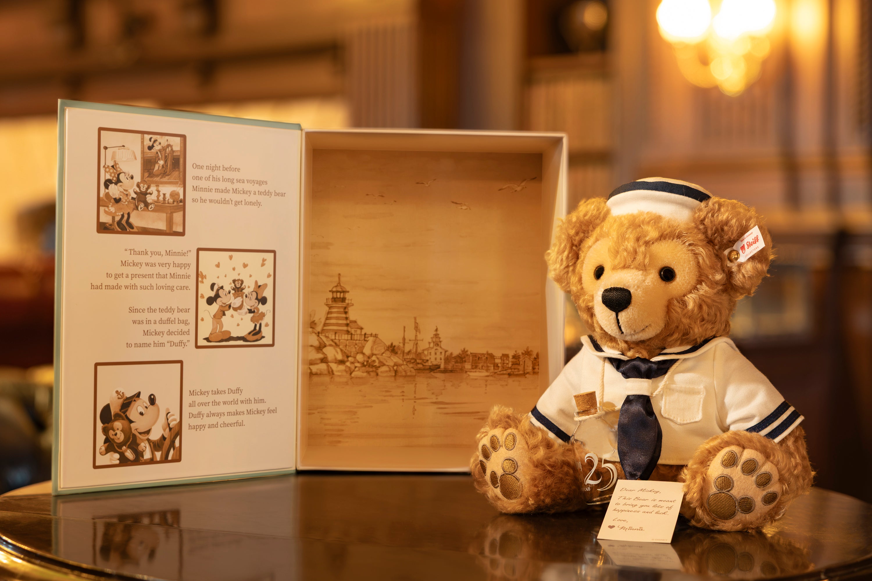 東京ディズニーシー25周年記念シュタイフ プロデュースのダッフィーとスペシャルボックスの公式発表写真
