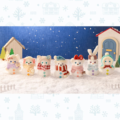 シリーズの並び例。中央のダッフィーが116002154で、他のキャラクターはそれぞれ別売商品です。