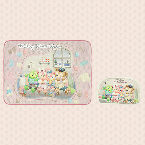 広げたブランケットと、丸みのある収納ケースを並べた公式イメージ。同じ4人の絵柄を異なる形で見せています。