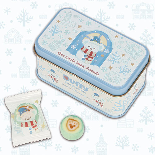 缶と個包装、キャンディーを組み合わせた公式イメージ。ふたの雪だるまダッフィーと「Our Little Snow Friends」の文字が見えます。