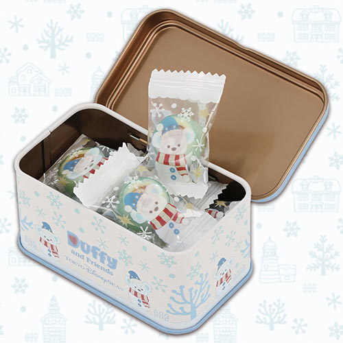 ふたを開けた缶の写真。雪だるまダッフィーを描いた個包装が入っています。写真から封入数は数えず、購入時の商品表示を確認します。